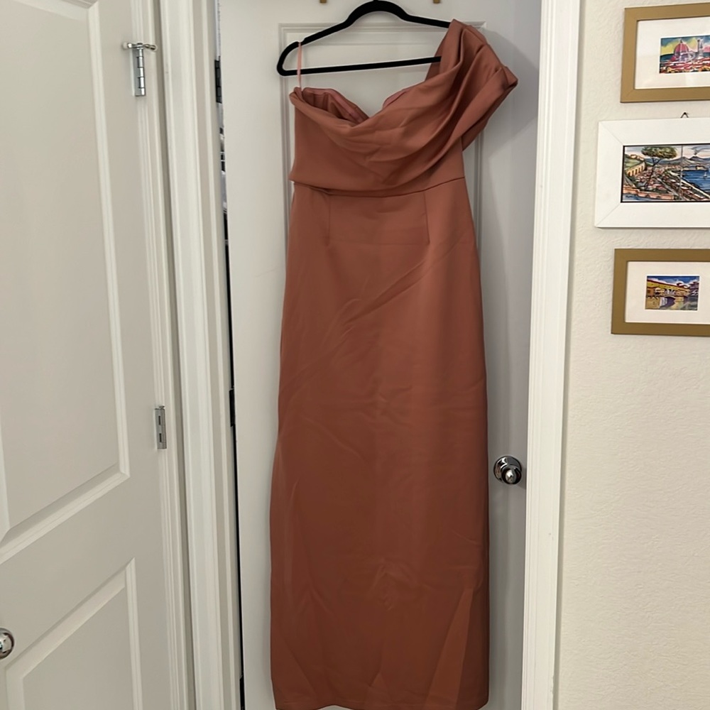 Gorgeous One Shoulder Dress